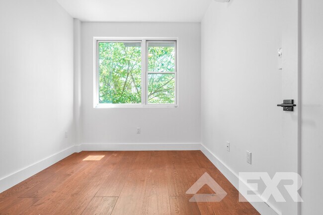 Foto del edificio - 2114 Fulton St