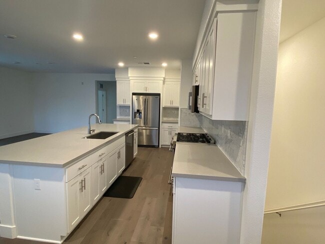 Building Photo - $3,290 / 2 BR STUNNING 2020 MODEL HOME FOR RENT IN SOUTH HAYWARD