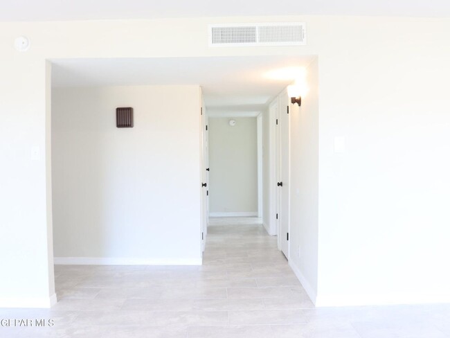 Foto del edificio - Beautiful 3 bed/2 baths and more for RENT