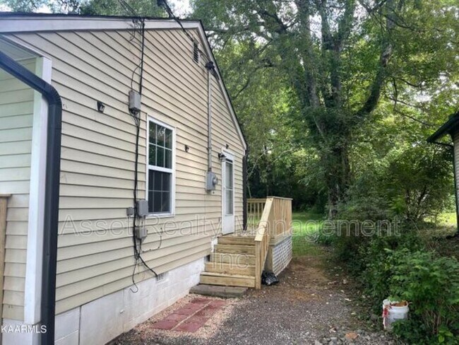Building Photo - 4119 Porter Ave