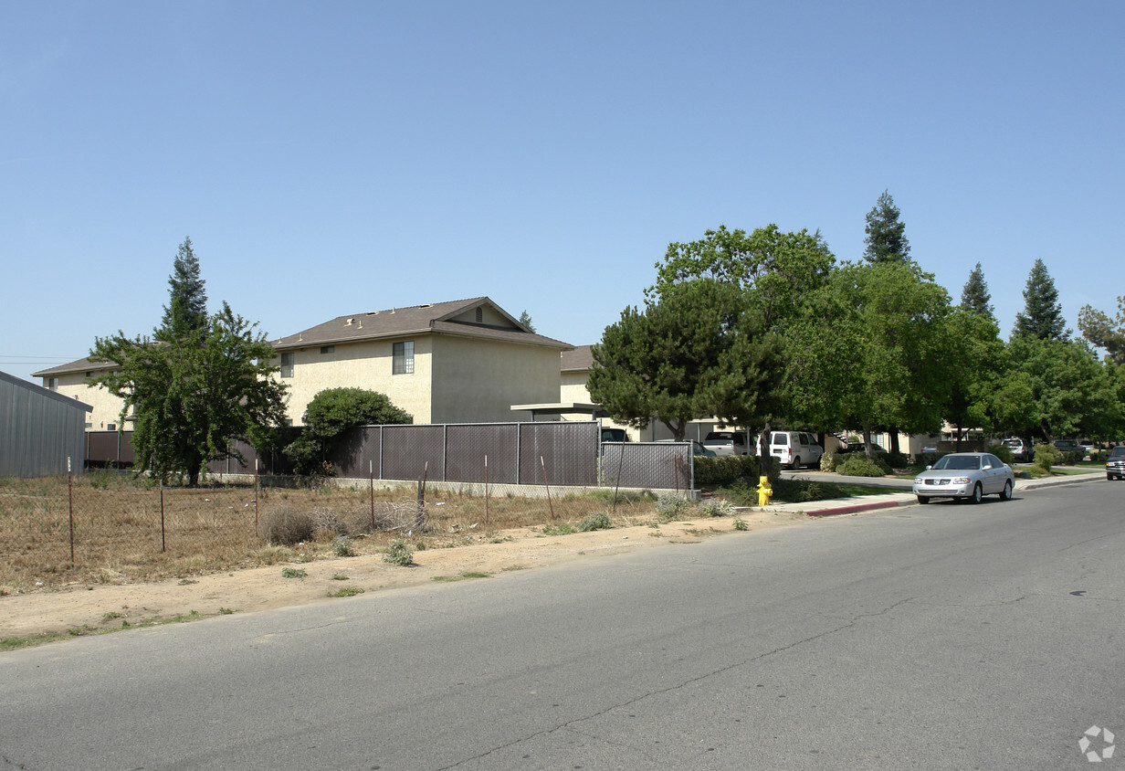 Building Photo - Lincoln Place Apartments