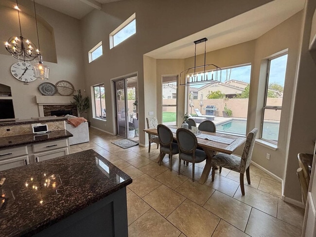 Foto del edificio - 3136 E Brookwood Ct