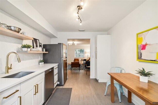 Foto del edificio - 6422 S Adelia Ave