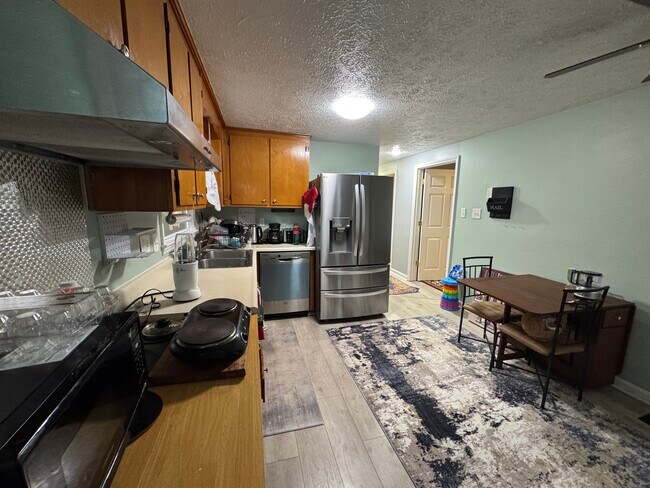 Foto del edificio - 7445 Carver Rd