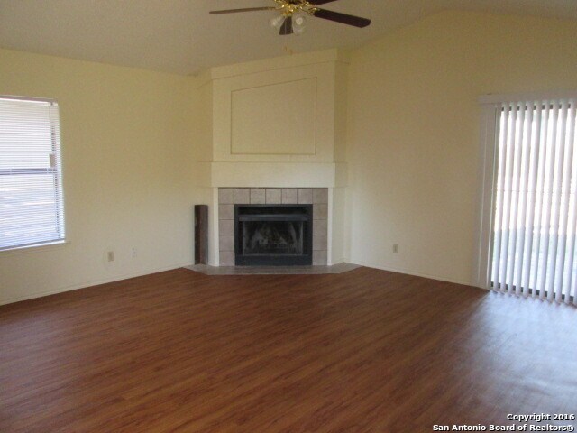 Foto del edificio - 7511 Longing Trail