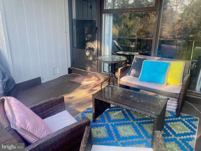 Foto del edificio - 16 Runnemede Rd