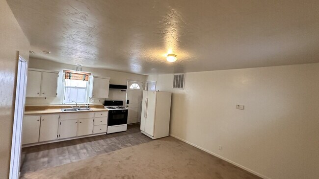 Foto del edificio - Cozy 1-Bedroom + Garage Retreat, Perfect f...