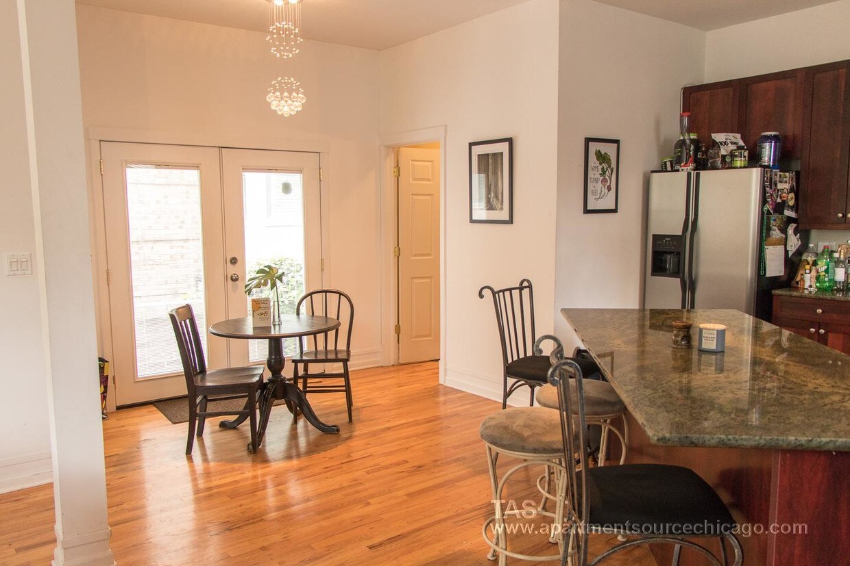 Foto principal - 3219 N Halsted St