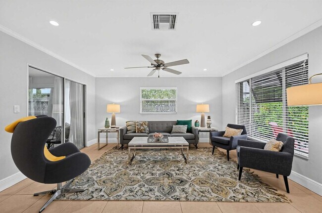 Foto del edificio - 692 94th Ave N