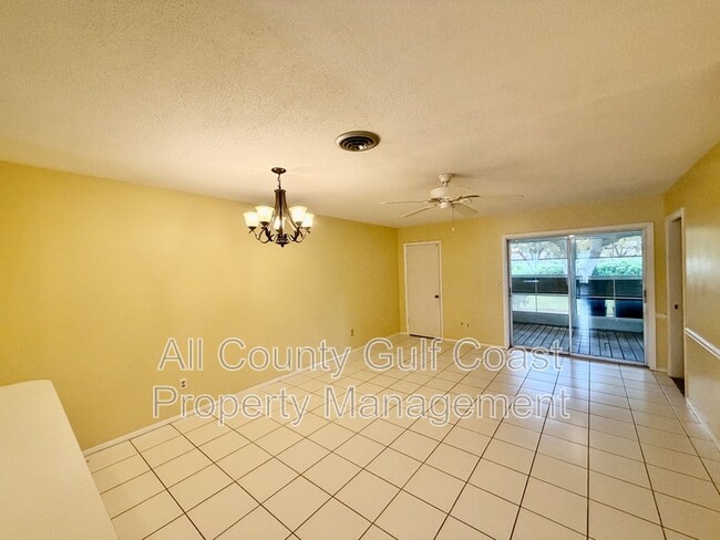 Foto del edificio - 325 Englewood Isles Pkwy