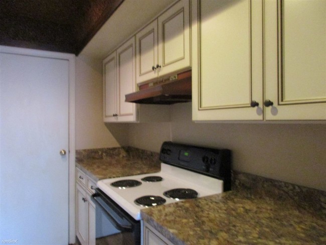 Building Photo - 965 Manor Ln