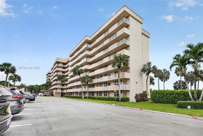 Foto del edificio - 250 Jacaranda Dr