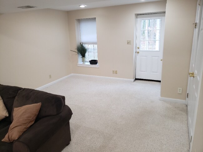 Foto del edificio - 3225 Magnolia Ridge Rd