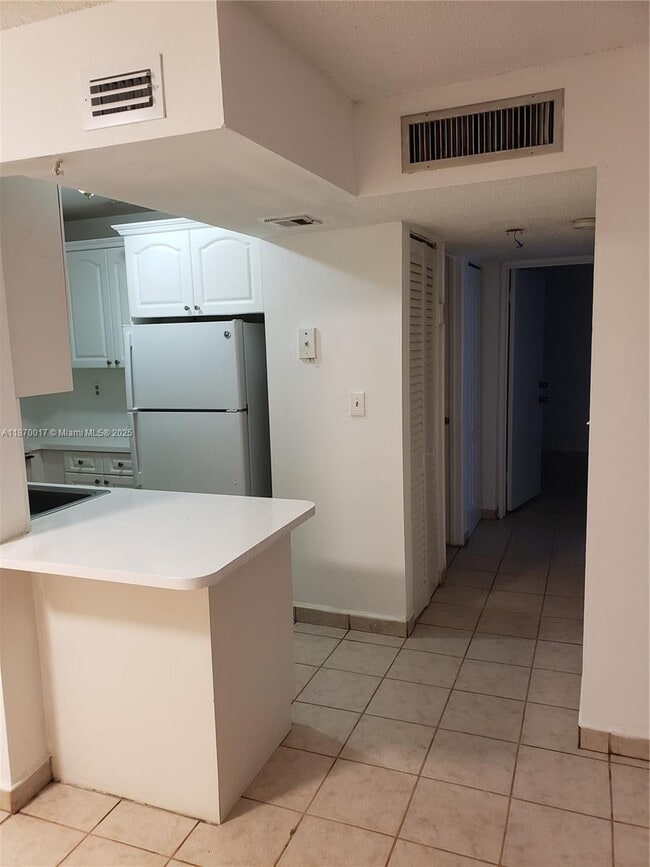 Foto del edificio - 9682 Fontainebleau Blvd