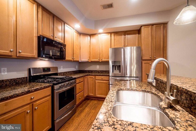 Building Photo - 2701 Sheffield Hill Way
