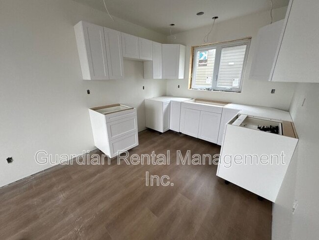 Building Photo - 1101 Frederica St W