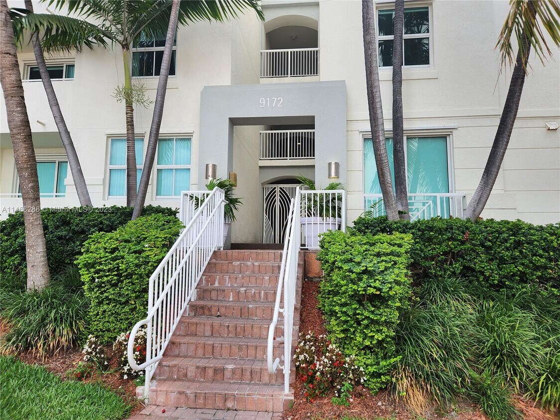 9172 Collins Ave Unit 403, Surfside, FL 33154 Room for Rent in
