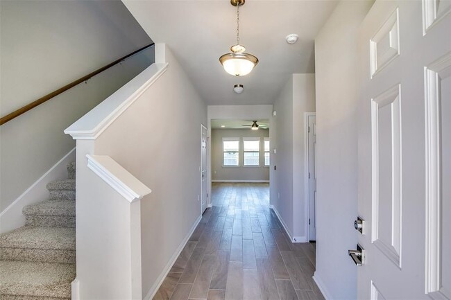 Building Photo - 837 Falkland Trace