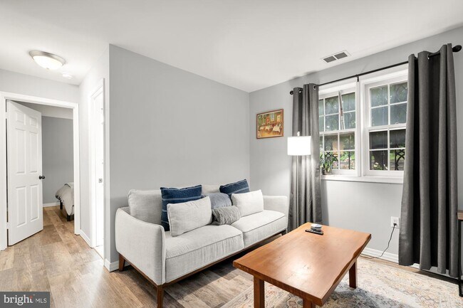 Sala de estar - 732 5th St SE