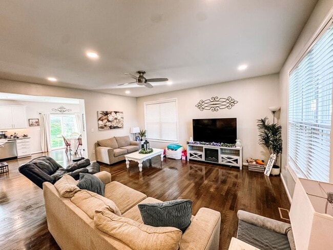 Building Photo - 2175 Harvest Dr
