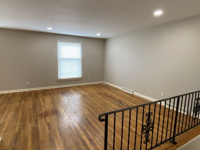 Building Photo - 2110 Barberry Dr