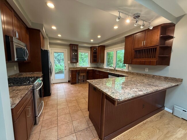 Kitchen - 1408 N Buchanan St