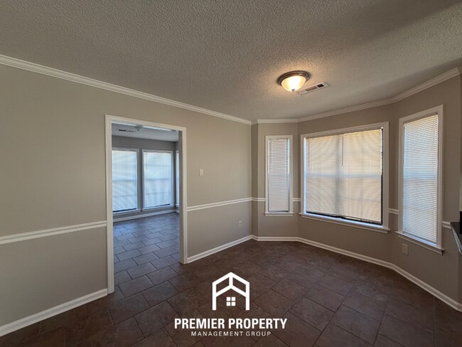 Foto del edificio - Newly Renovated 3BR Memphis Home with Vaulted Ceilings, Fireplace & Fenced Yard