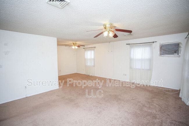 Building Photo - 8 Manakin Pl
