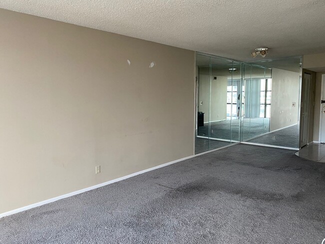 Foto del edificio - 800 Parkview Dr
