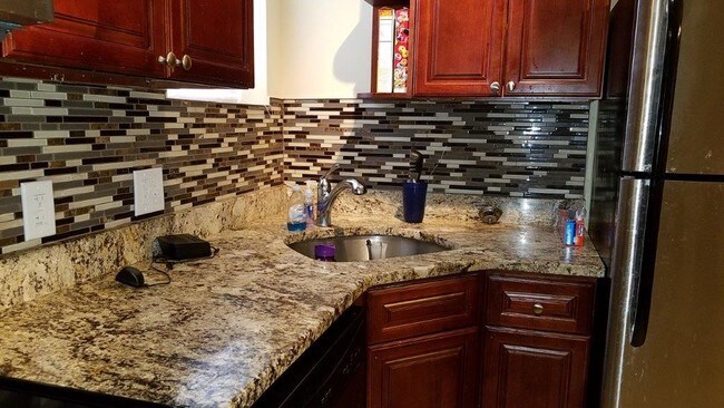 Building Photo - 2126 N Woodstock St