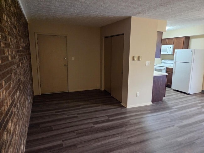 Building Photo - 20-32 Church St - 32-9