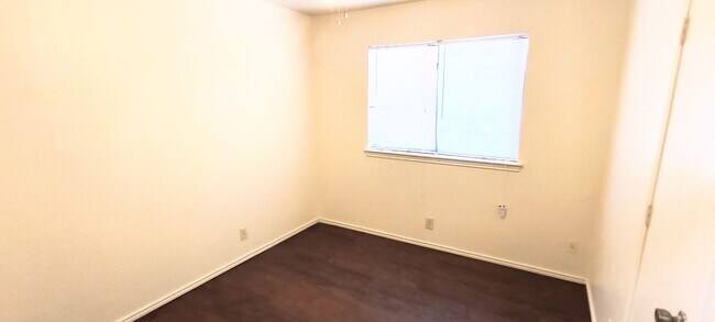 Foto del edificio - 2 bedroom 2 bathroom duplex in North Denton