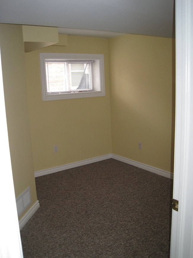 Building Photo - 759 Curtis Rd