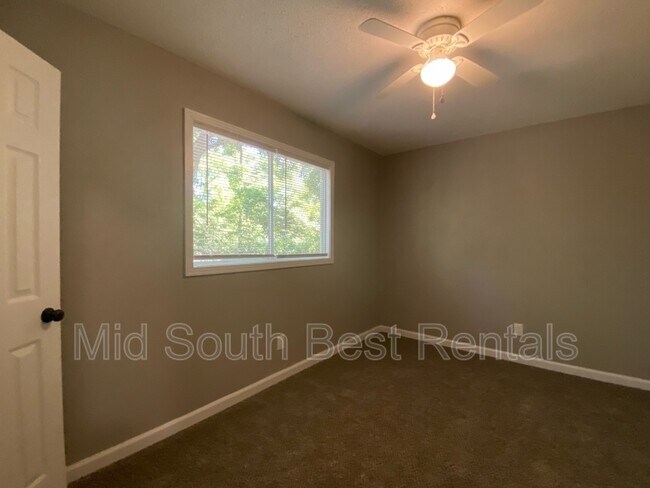 Building Photo - 4230 Falcon Dr