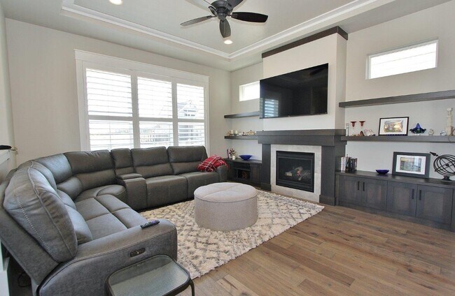 Building Photo - 6285 N San Vito Ln