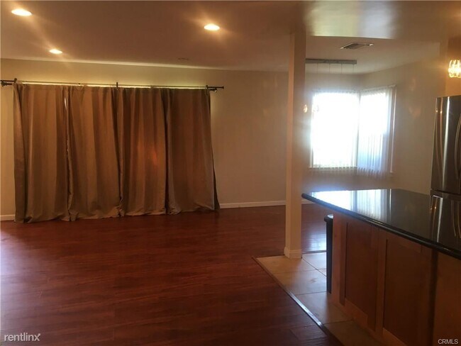 Building Photo - 3 br, 3 bath House - 10721 Lora St