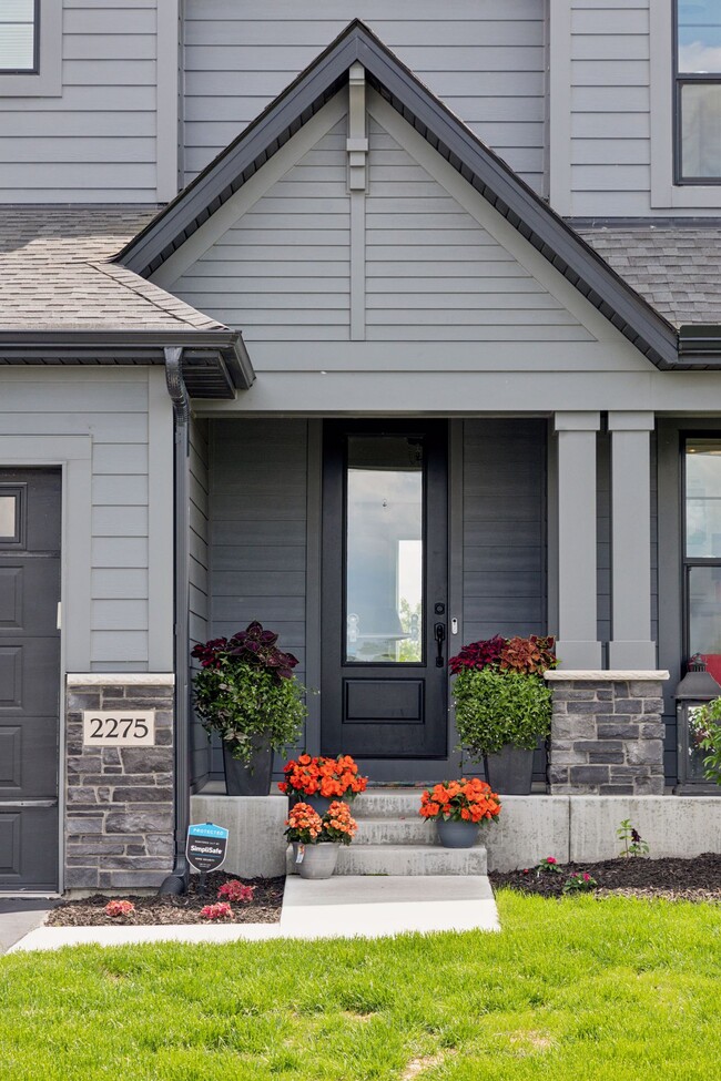 Building Photo - 2275 Lakeshore Point Dr N E