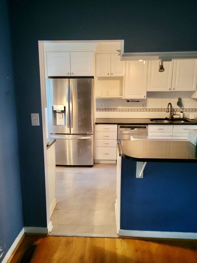 Building Photo - Amazing 3 BR/2.5 BA Single-Family Home in ...