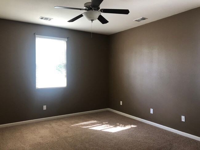 Building Photo - 2831 Stonegate Dr