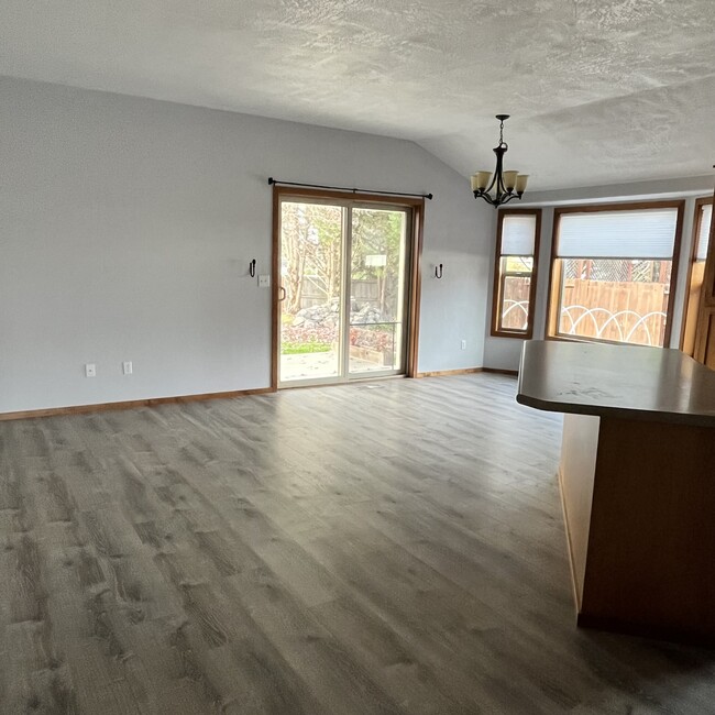 Family and dining - 107 Applewood Dr