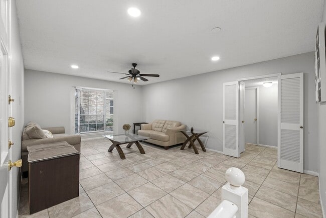 Building Photo - 7900 Westheimer Rd