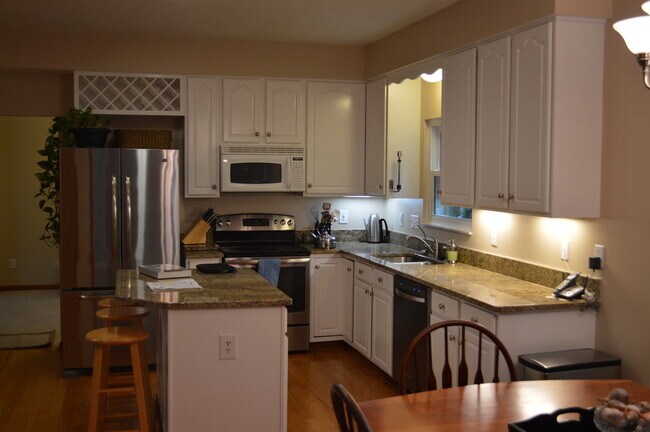 Foto del edificio - 6041 Holywell Dr