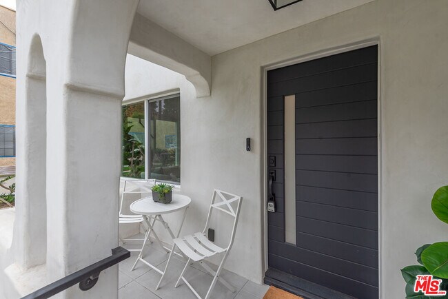 Foto del edificio - 3626 E 1st St