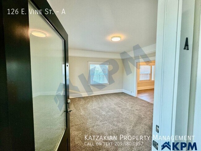 Building Photo - Fully Remodeled Downstairs 1-Bedroom 1-Bath