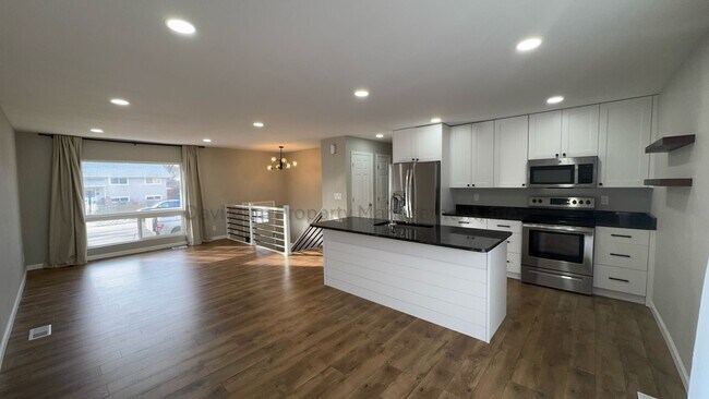 Foto del edificio - Updated 5 Bedroom House Near Memorial Park