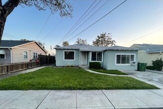 Building Photo - 555 W Whittier Ave