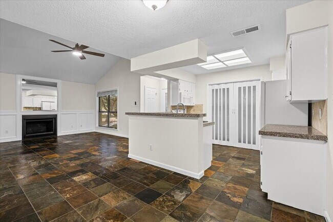 Building Photo - 361 Fantail Loop