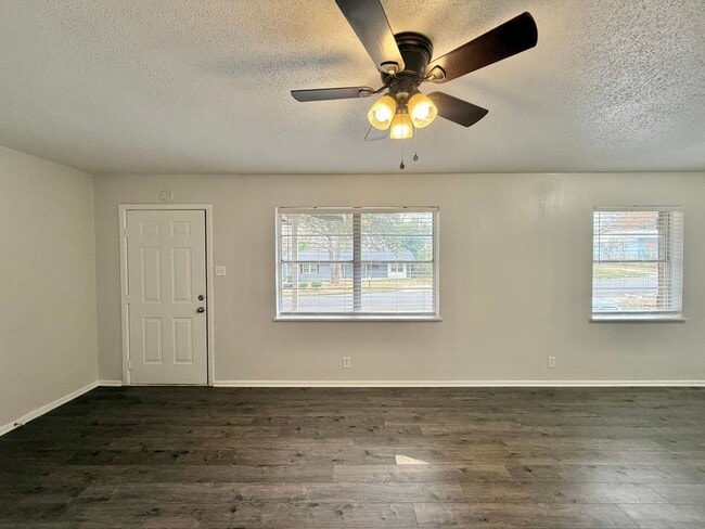 Building Photo - Tour Today! 3 Bed 1 Bath home in Tyler!