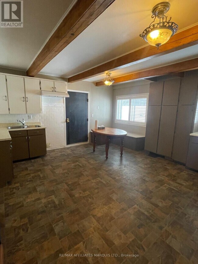 Photo du bâtiment - 18085 County Rd 19