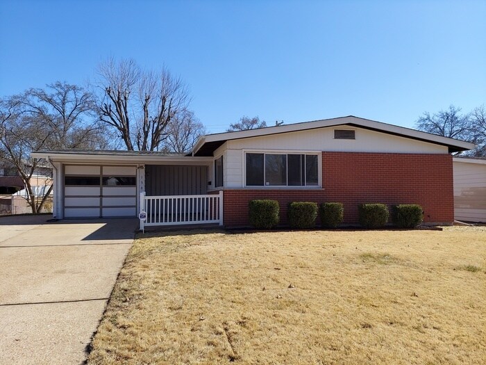Primary Photo - 1580 Gallant Fox Dr Florissant, MO